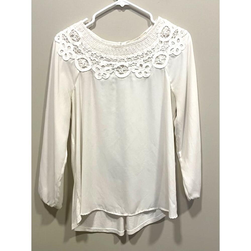 Ann Taylor LOFT Crochet Neckline White Blouse Women's Sz Small
